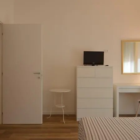 Via Da Velo 8 アパート