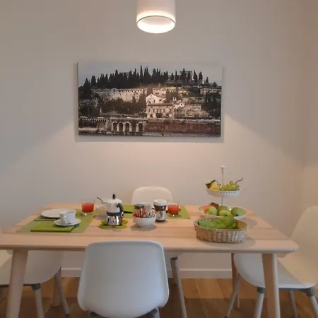 アパート Via Da Velo 8 ヴェローナ